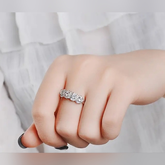 Women's ring 925 sterling silver plated rhinestone size 6 to 9 - Picture 2 of 6